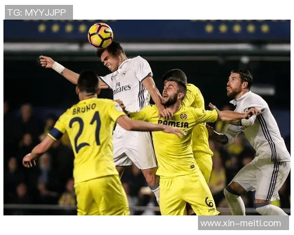 2004年经典对决巴萨与皇马的世纪之战回顾与分析 2004年经典对决巴萨与皇马的世纪之战回顾与分析