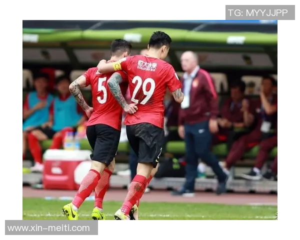 上海恒大与山东鲁能激战正酣谁能在这场对决中笑到最后 上海恒大与山东鲁能激战正酣谁能在这场对决中笑到最后